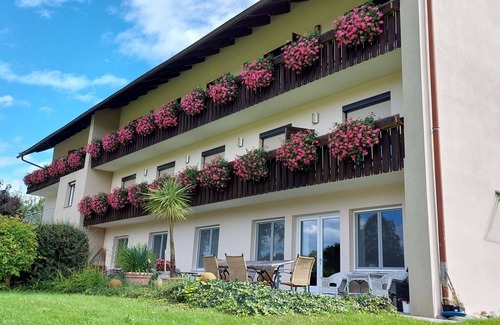 Augsdorf Apartment | Cosy apartment for 6 guests with WIFI, TV and balcony