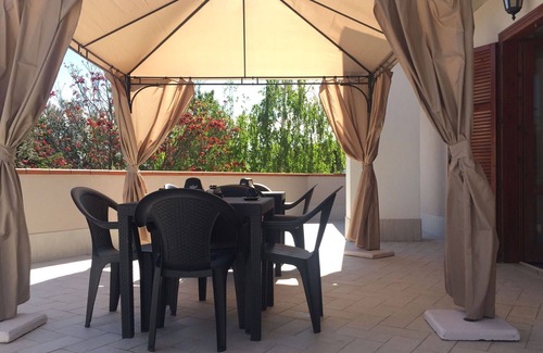Roseto degli Abruzzi Villa | Cosy apartment in villa for 6 guests with WIFI, TV and patio