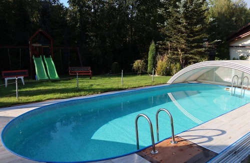 Desna Apartment | Cosy apartment for 4 guests with WIFI, pool, TV and patio