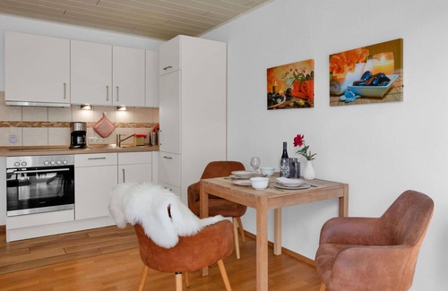 Warwerort Apartment | Cosy apartment for 3 people with WIFI, TV, balcony and pets allowed
