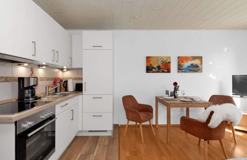 Warwerort Apartment | Cosy apartment for 3 people with WIFI, TV, balcony and pets allowed
