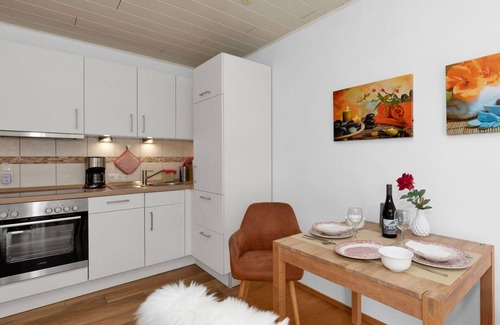 Warwerort Apartment | Cosy apartment for 3 people with WIFI, TV, balcony and pets allowed
