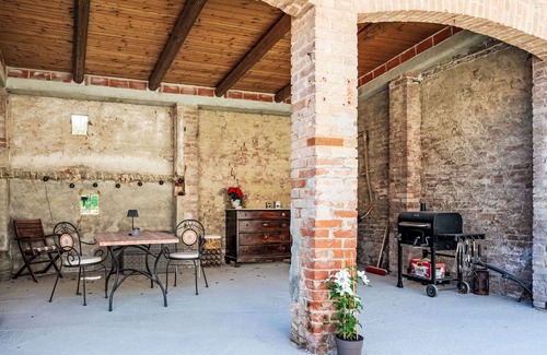 Costigliole d'Asti Apartment | Cosy apartment for 2 people with WIFI, pool, A/C, TV and patio