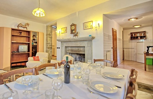 Greve in Chianti Apartment | Cosy apartment with WIFI, pool, TV, patio, pets allowed, panoramic view, close to Greve In Chianti