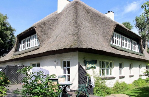Altenkirchen Villa | Cosy apartment in villa for 2 people with WIFI, TV, terrace and pets allowed