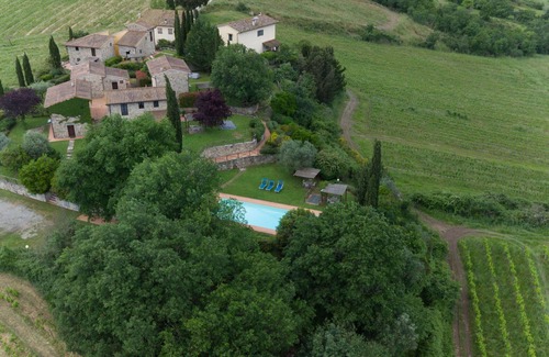 Greve in Chianti House | Cosy apartment in villa for 8 guests with pool, WIFI, TV, patio and pets allowed