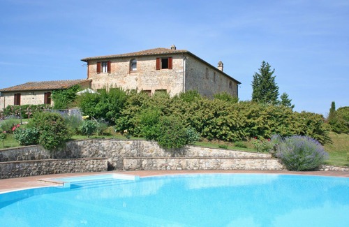 Monteroni d'Arbia Apartment | Cosy apartment for 5 people with WIFI, pool and panoramic view, close to Siena