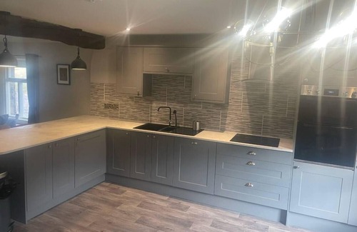 Taddington Apartment | Cosy Apartment above Village Pub