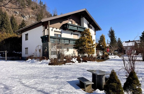 Agsdorf Apartment | Cosy apartment for 4 people with WIFI, TV, patio and pets allowed