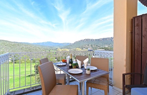 Le Dramont Apartment | Cosy apartment for 5 guests with WIFI, pool, TV and patio