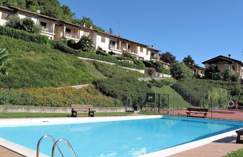 Castello Apartment | Cosy apartment for 4 people with pool, TV, balcony and parking