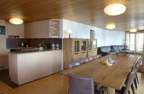 Murren Apartment | Cosy apartment for 10 people with WIFI, TV and balcony