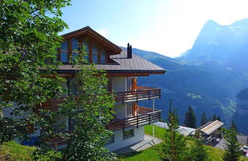Murren Apartment | Cosy apartment for 10 people with WIFI, TV and balcony