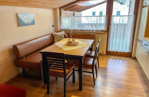 Prutz Apartment | Cosy apartment for 12 people with WIFI, TV, terrace and pets allowed