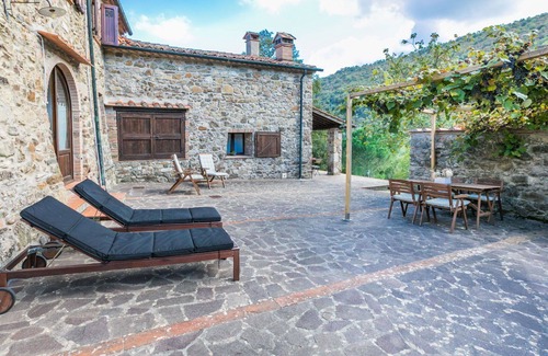 Montieri Apartment | Cosy apartment for 13 guests with WIFI, TV, patio and pets allowed