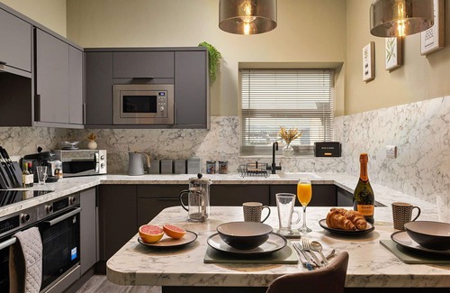 Rhyd-y-clafdy Apartment | Cosy apartment for 15 guests with WIFI, hot tub, terrace and pets allowed