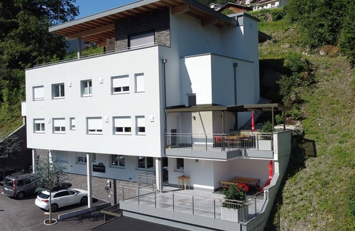 Laimach Apartment | Cosy apartment for 18 people with WIFI, TV, terrace and pets allowed