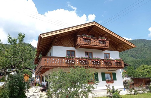 Farchant Apartment | Cosy apartment for 2 people with WIFI, TV and balcony