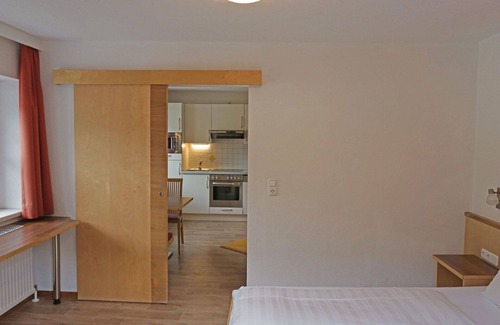 Mathon Apartment | Cosy apartment for 2 people with WIFI, TV, balcony, pets allowed, panoramic view and parking