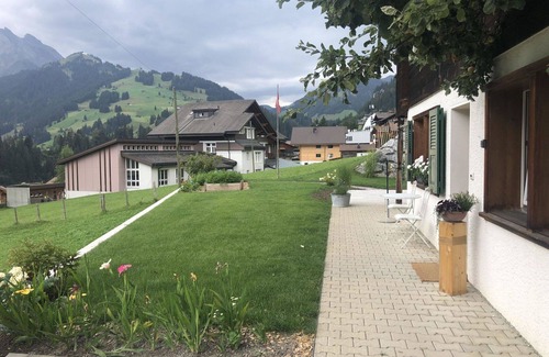 Adelboden Apartment | Cosy apartment for 3 guests with WIFI and balcony