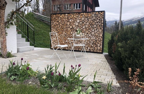 Adelboden Apartment | Cosy apartment for 3 guests with WIFI and balcony