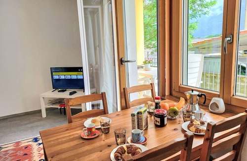 Losone Apartment | Cosy apartment for 3 people with WIFI, TV, balcony, pets allowed and panoramic view