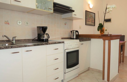 Sveta Nedelja Apartment | Cosy apartment for 3 people with pool, WIFI, A/C, TV and patio