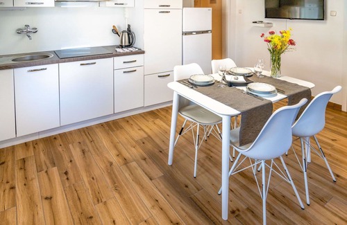 Postojna Apartment | Cosy apartment for 3 guests with WIFI, TV and terrace