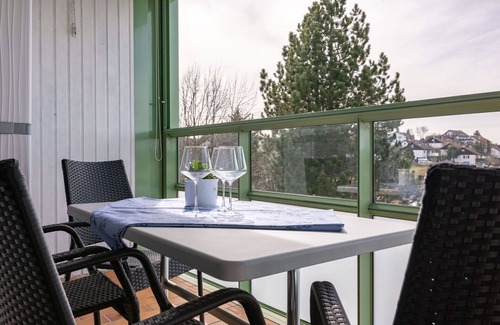 Loffingen Apartment | Cosy apartment for 4 people with WIFI, pool, TV and balcony