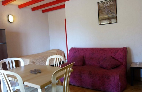 Algajola Apartment | Cosy apartment for 4 guests with WIFI, TV and terrace