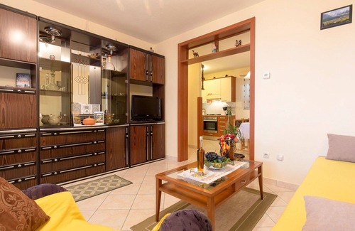 Mosenice Apartment | Cosy apartment for 4 guests with A/C, WIFI, TV and patio