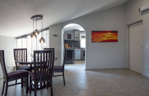 Tulisevica Apartment | Cosy apartment for 4 guests with WIFI, A/C, pool, TV, terrace and pets allowed