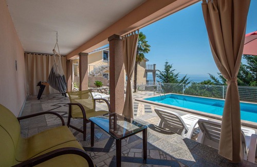Tulisevica Apartment | Cosy apartment for 4 guests with WIFI, A/C, pool, TV, terrace and pets allowed