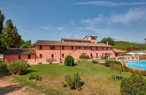 San Brizio Apartment | Cosy apartment for 4 people with pool, WIFI, TV, balcony and pets allowed, close to Spoleto