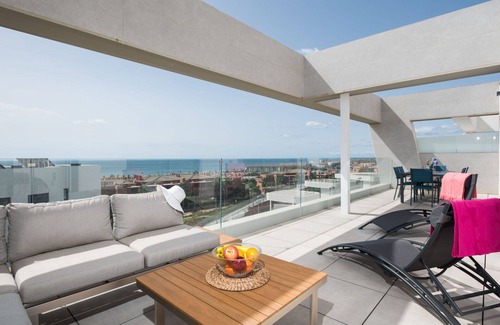 Casares Apartment | Cosy apartment for 4 people with A/C, WIFI, pool, TV and terrace