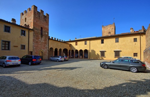Certaldo Alto Apartment | Cosy apartment for 4 people with A/C, WIFI, TV and panoramic view, close to San Gimignano