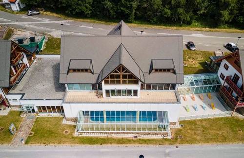 Hocko Pohorje Apartment | Cosy apartment for 4 people with pool, WIFI, TV, balcony, pets allowed and panoramic view