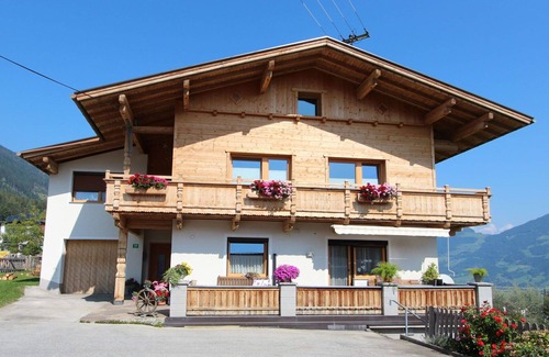 Fuegenberg Apartment | Cosy apartment for 4 people with WIFI, TV, terrace and panoramic view