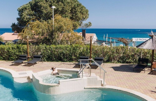 Tarcu Apartment | Cosy apartment for 4 people with WIFI, pool, A/C, terrace and pets allowed