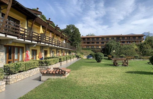 Campi Apartment | Cosy apartment for 4 people with hot tub, pool, WIFI, TV, terrace and pets allowed