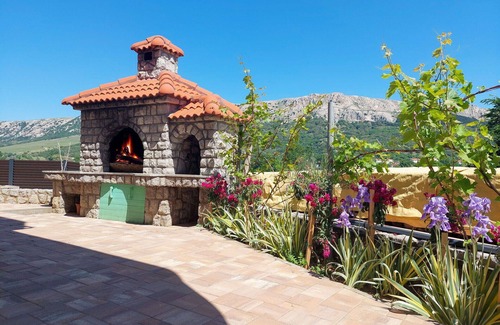 Jurandvor Apartment | Cosy apartment for 4 people with A/C, WIFI, TV, patio and pets allowed