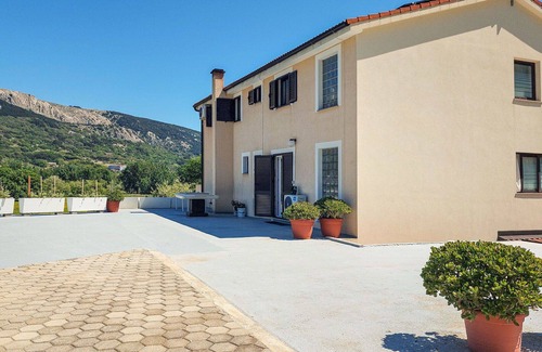 Jurandvor Apartment | Cosy apartment for 4 people with A/C, WIFI, TV, patio and pets allowed