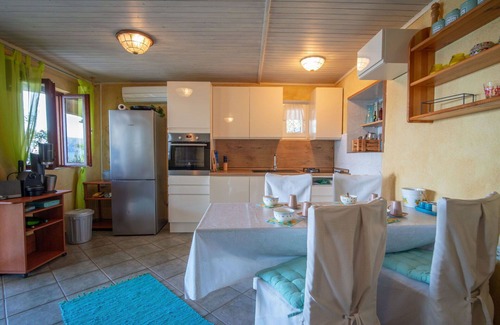 Senj Apartment | Cosy apartment for 4 people with A/C, WIFI, TV, terrace and pets allowed