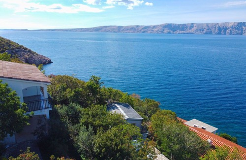 Senj Apartment | Cosy apartment for 4 people with A/C, WIFI, TV, terrace and pets allowed