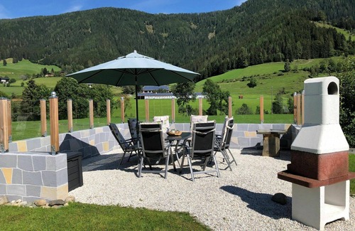 Gnesau Apartment | Cosy apartment for 5 guests with WIFI, hot tub, TV, patio, pets allowed and panoramic view