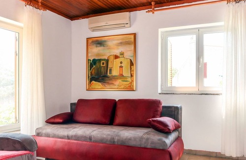 Porozina Apartment | Cosy apartment for 5 guests with WIFI, A/C, TV, terrace, pets allowed and parking