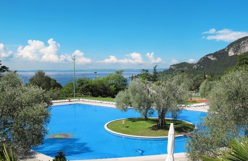 Corno Apartment | Cosy apartment for 5 guests with pool, WIFI, TV and terrace