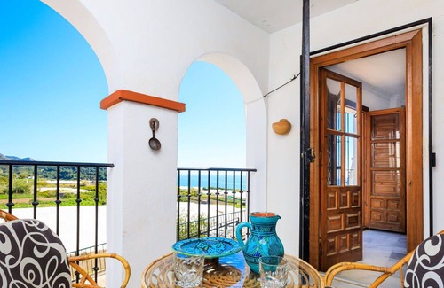 Maro Apartment | Cosy apartment for 5 people with A/C, WIFI, TV, terrace, pets allowed and panoramic view