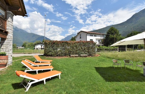 Prata Camportaccio Apartment | Cosy apartment for 5 people with WIFI, A/C, TV, patio and pets allowed