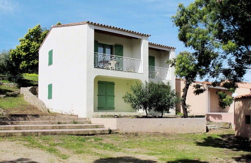 Aregno Apartment | Cosy apartment for 6 people with WIFI, A/C, TV and terrace